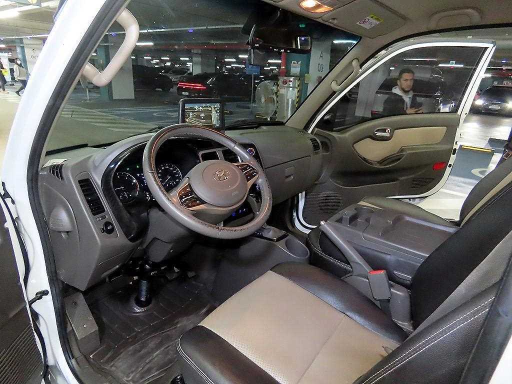 Hyundai Porter 1.0 Ton/ Double Cab/ Long Wheelbase/ CRDi Premium 10