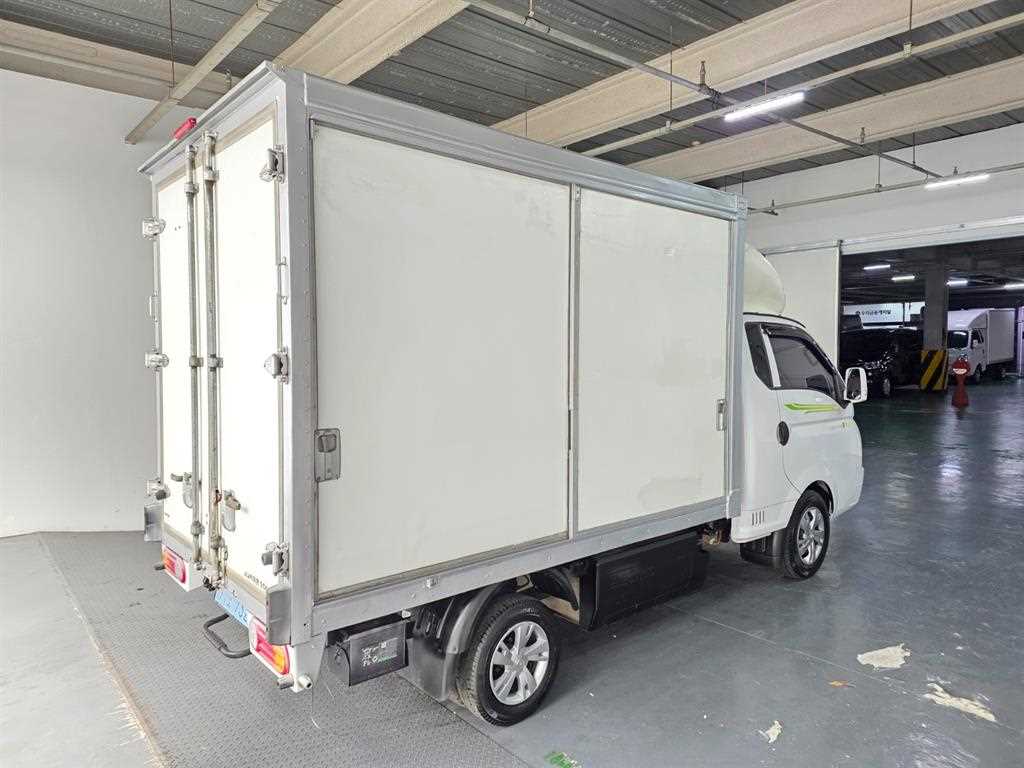 Hyundai Porter 1.0 Ton/ Super Cab/ Long Wheelbase 6