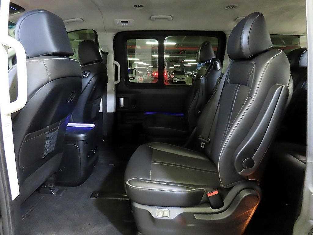 Hyundai Staria 4WD Diesel Lounge Inspiration 8