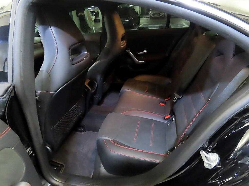 Mercedes-Benz CLA-Class CLA250 4MATIC 8