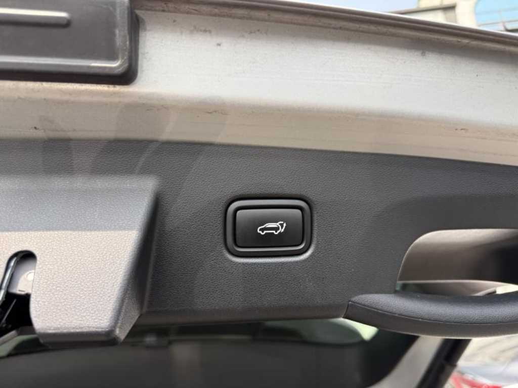 Hyundai Tucson 2WD Premium 9