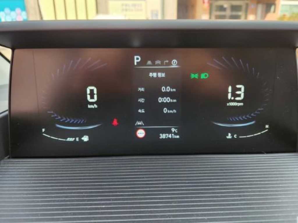 Hyundai Staria LPG Tourer Modern 6