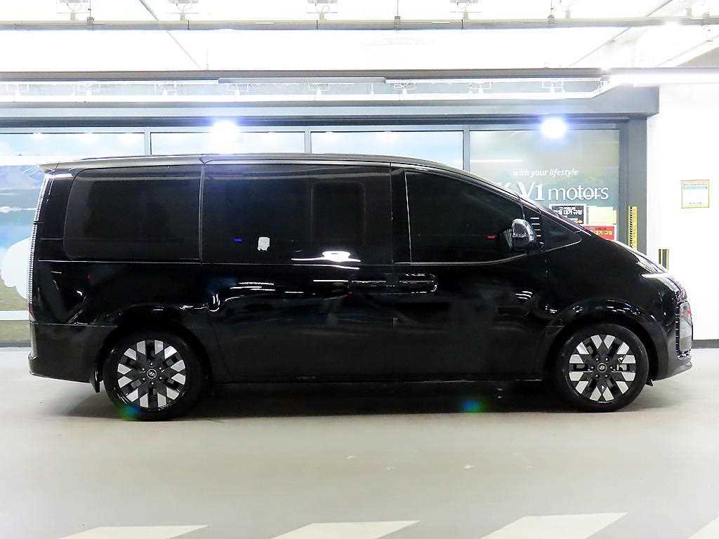 Hyundai Staria 4WD Diesel Lounge Inspiration 4