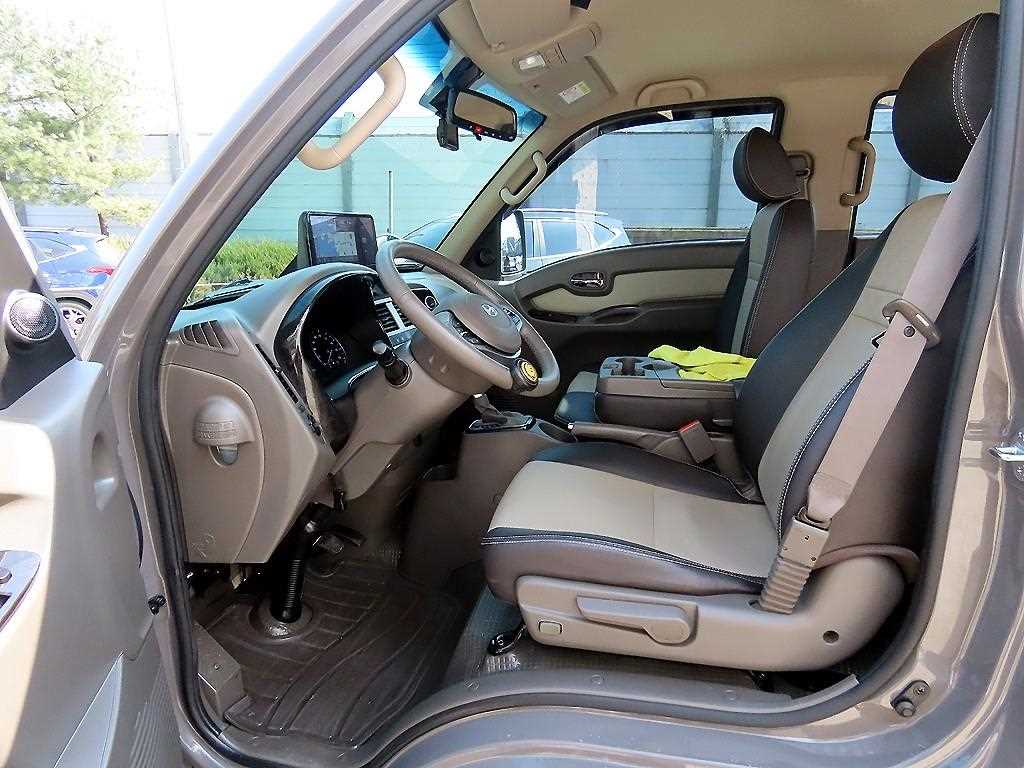 Hyundai Porter Double Cab/ Long Wheelbase/ 2WD Premium 7