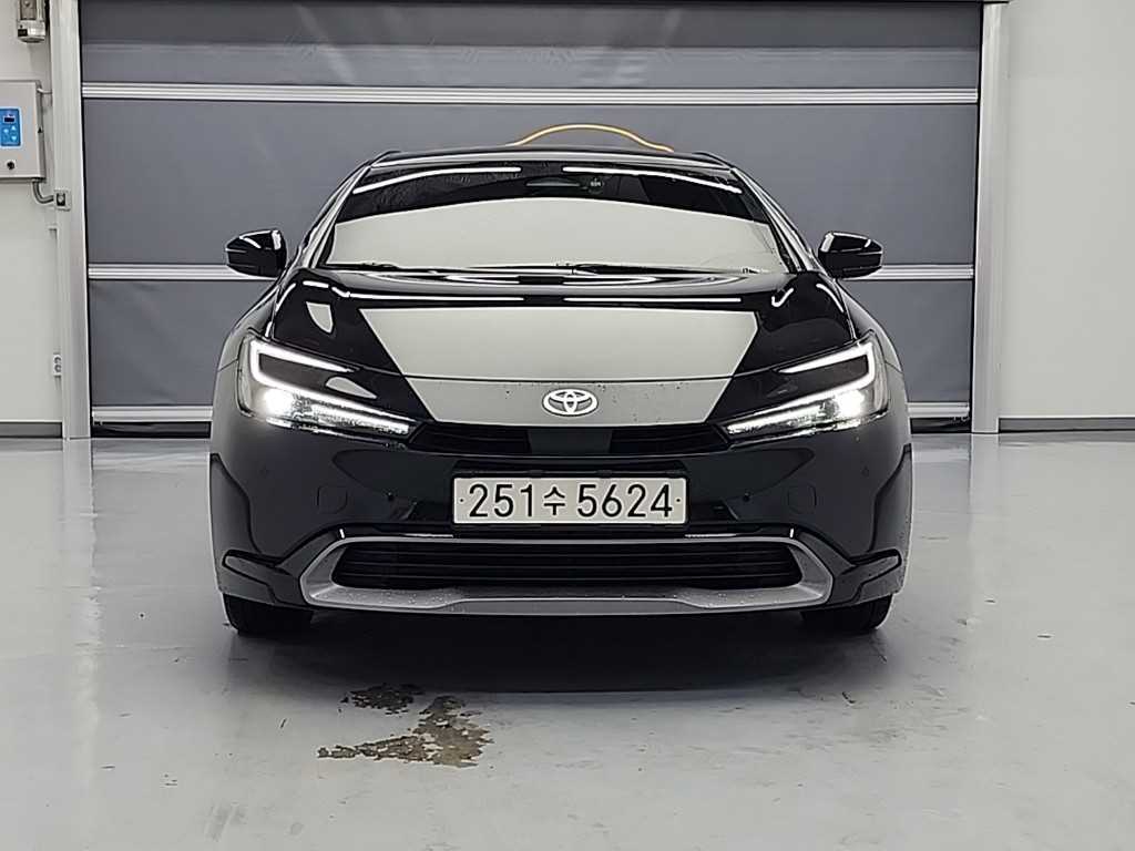 Toyota Prius 2.0 HEV XLE 3