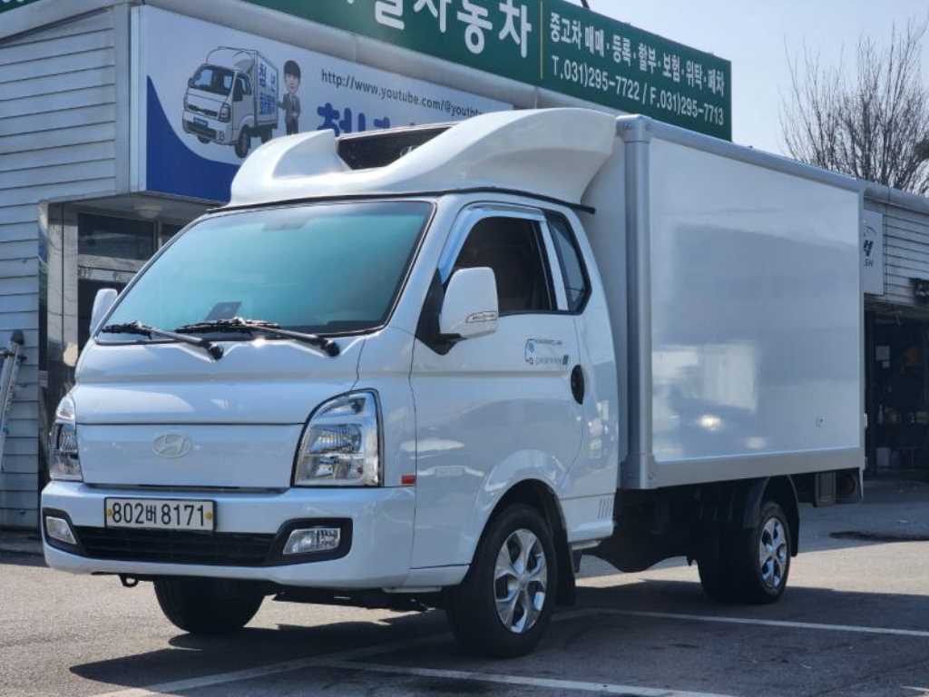 Hyundai Porter Super Cab/ Long Wheelbase/ Twin Comp Modern Plus