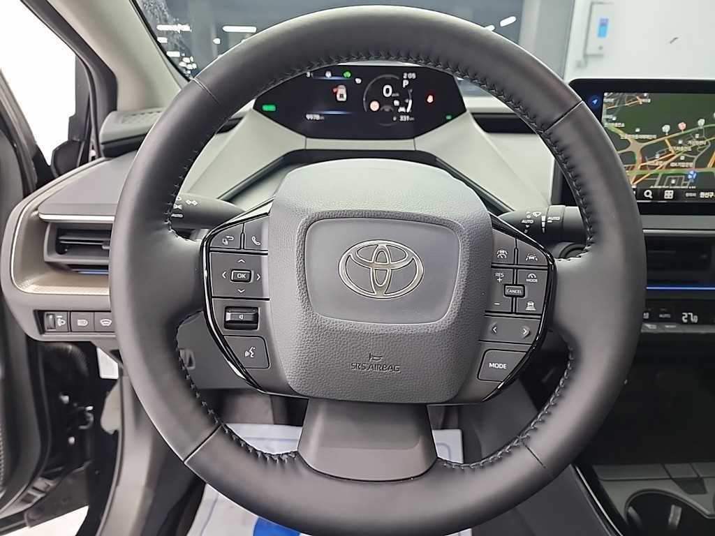 Toyota Prius 2.0 HEV XLE 10
