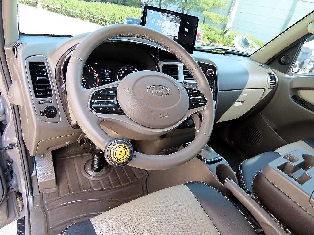 Hyundai Porter Double Cab/ Long Wheelbase/ 2WD Premium 9