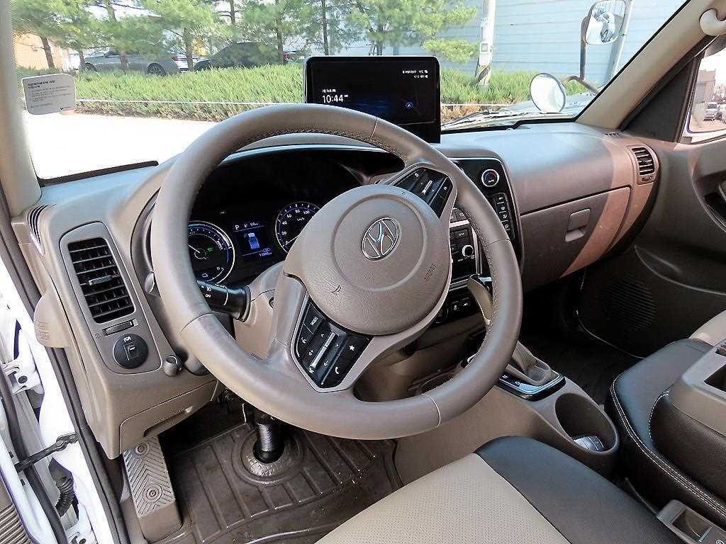 Hyundai Porter Manual/ Super Cab/ Long Wheelbase 9