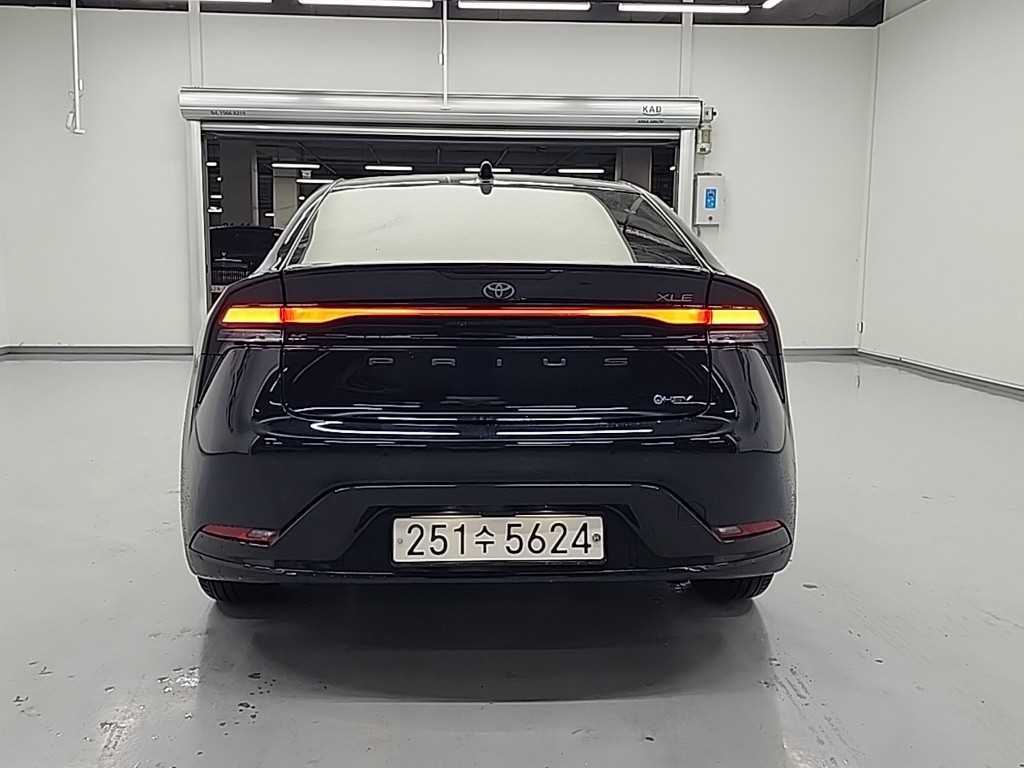 Toyota Prius 2.0 HEV XLE 4