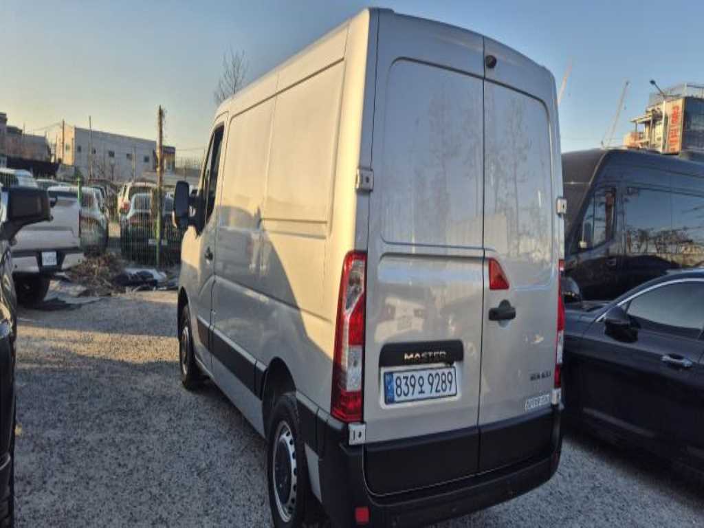 Renault Master 2.3 S 7