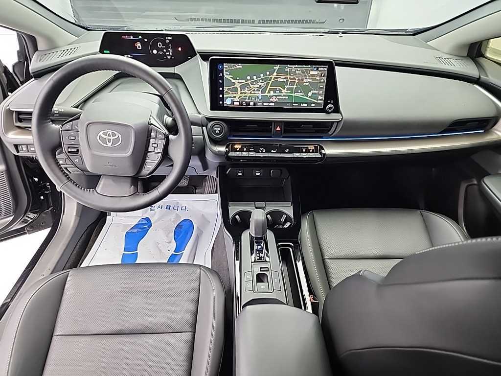 Toyota Prius 2.0 HEV XLE 8