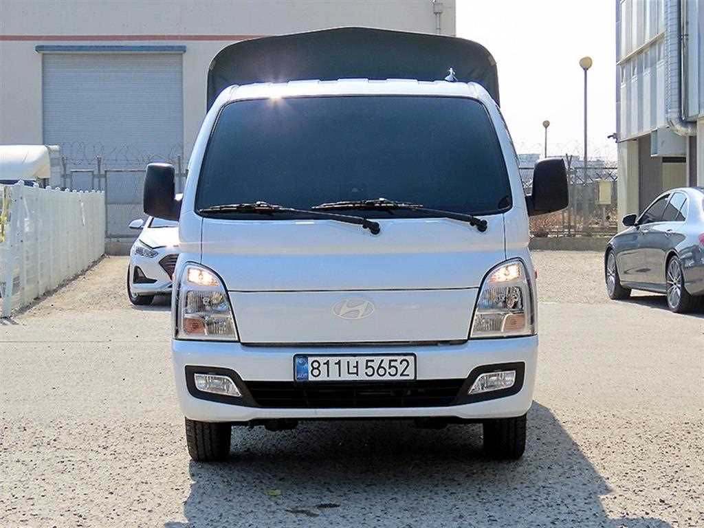 Hyundai Porter Super Cab/ Long Wheelbase/ 2WD