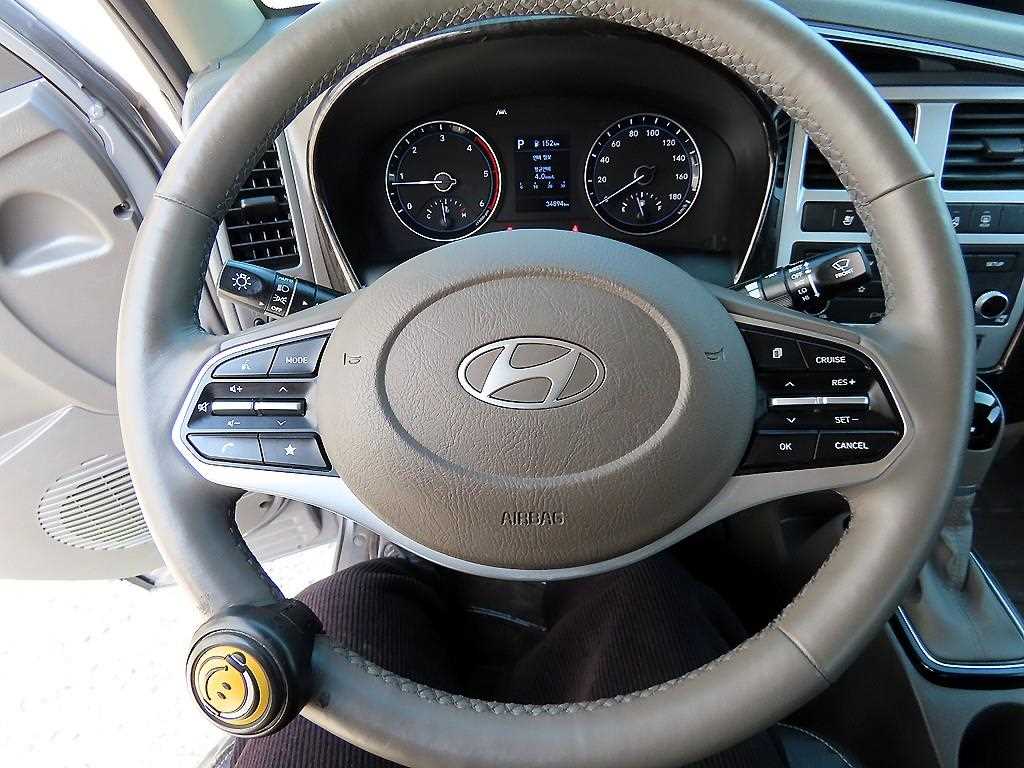 Hyundai Porter Double Cab/ Long Wheelbase/ 2WD Premium 10