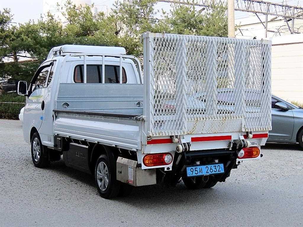Hyundai Porter 1.0 Ton/ Super Cab/ Long Wheelbase 4