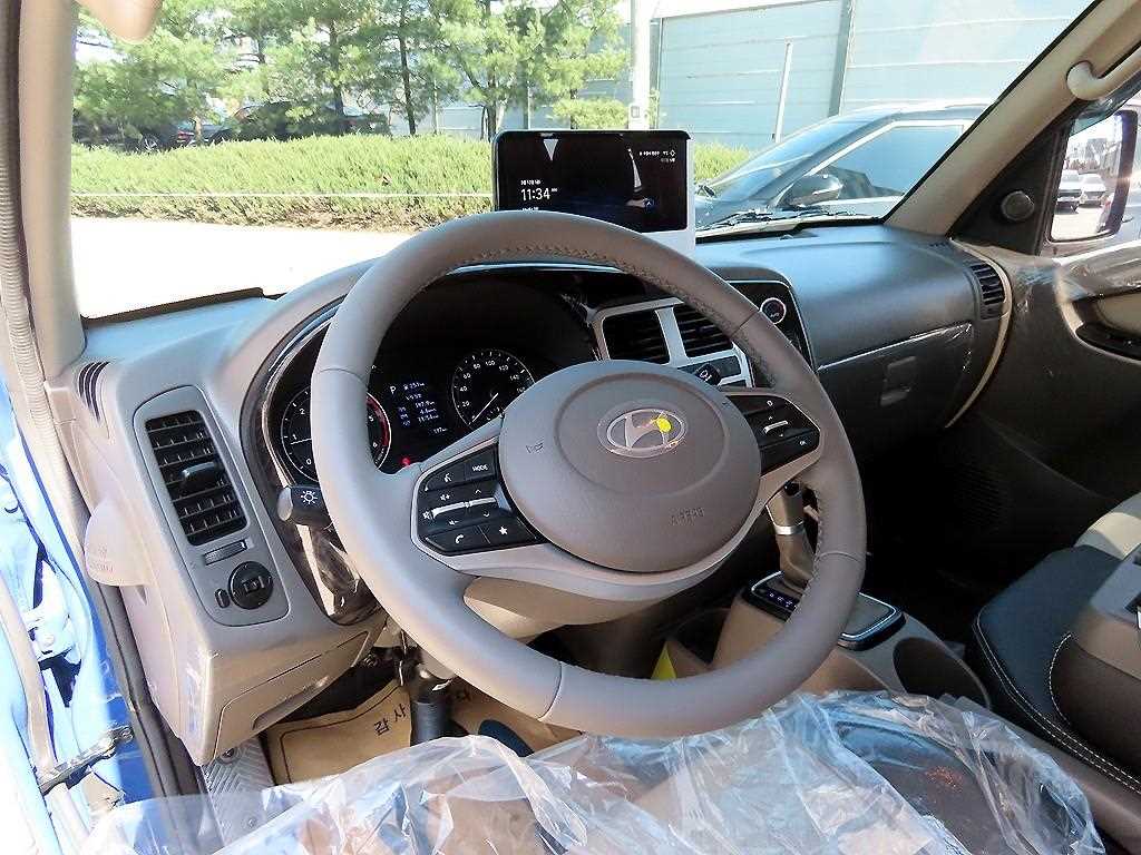 Hyundai Porter 1.0 Ton/ Double Cab/ Long Wheelbase 9