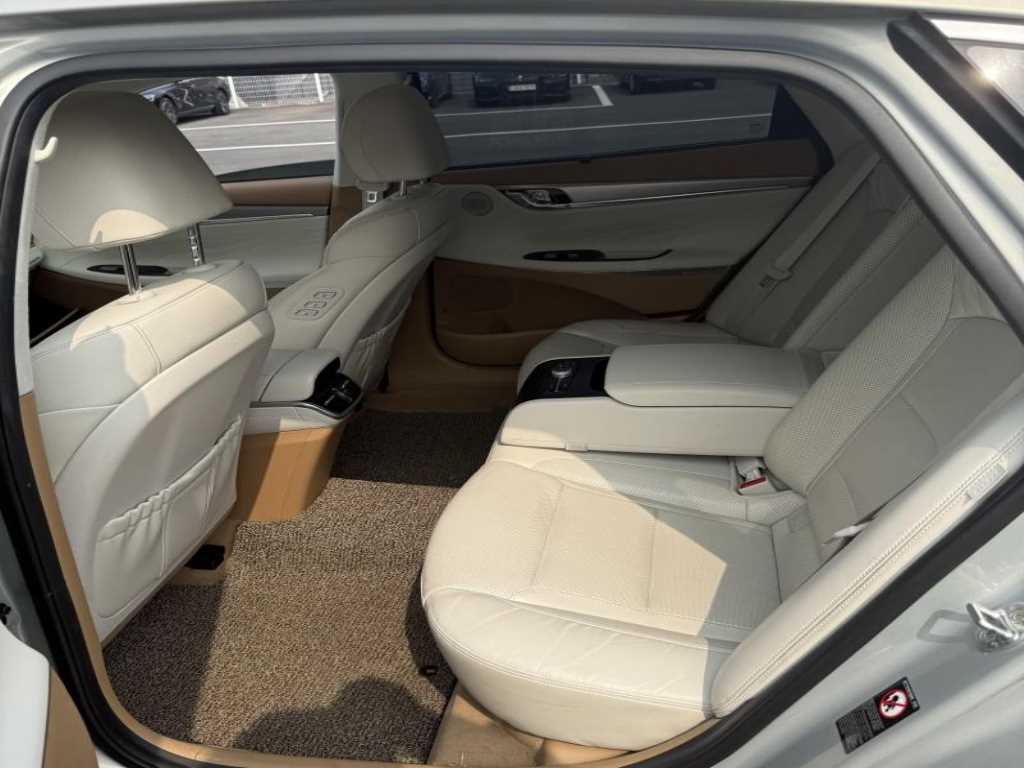 Hyundai Grandeur Calligraphy 7