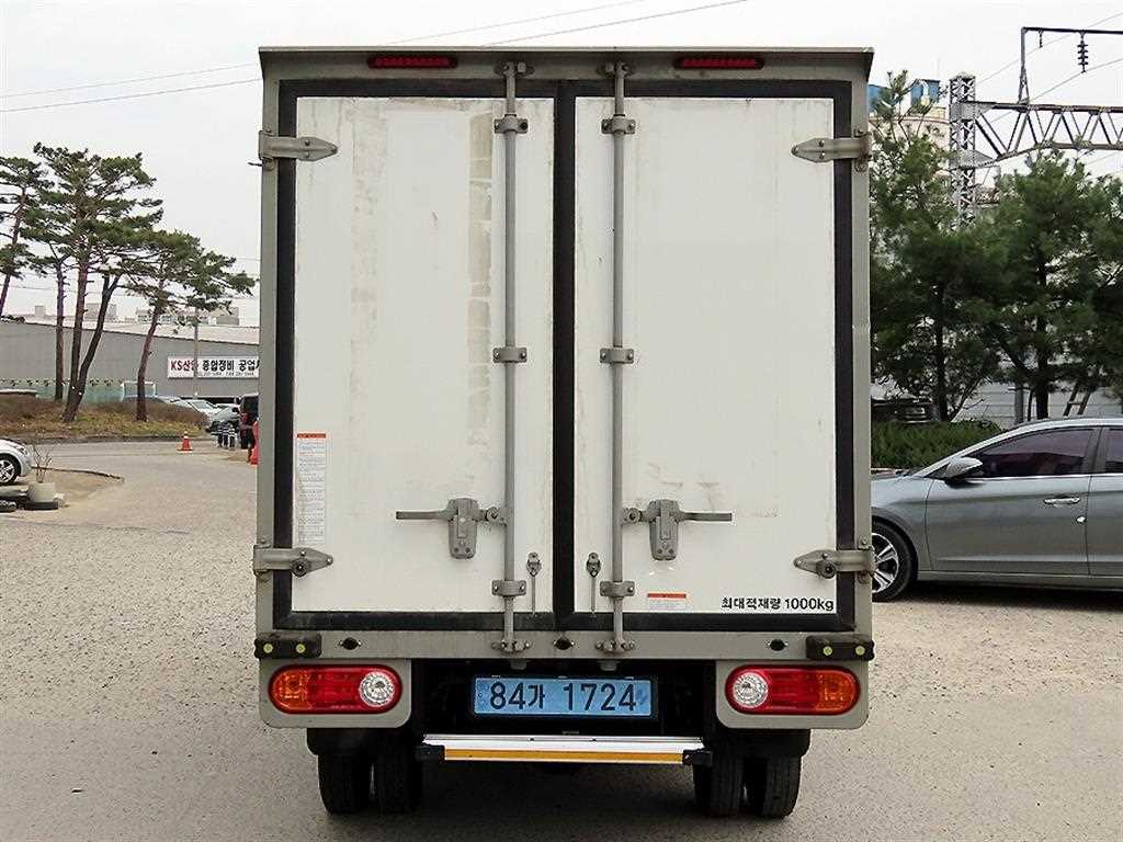 Hyundai Porter 1.0 Ton/ Super Cab/ Long Wheelbase/ Regular 5