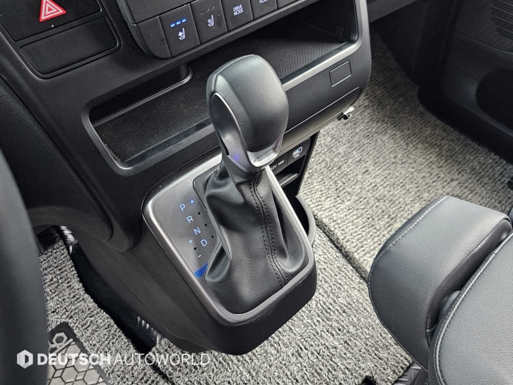 Hyundai Staria 2WD Diesel Cargo Modern 10