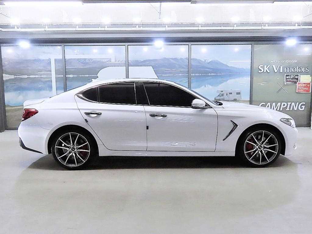 Genesis G70 2.0T Sport Package 4