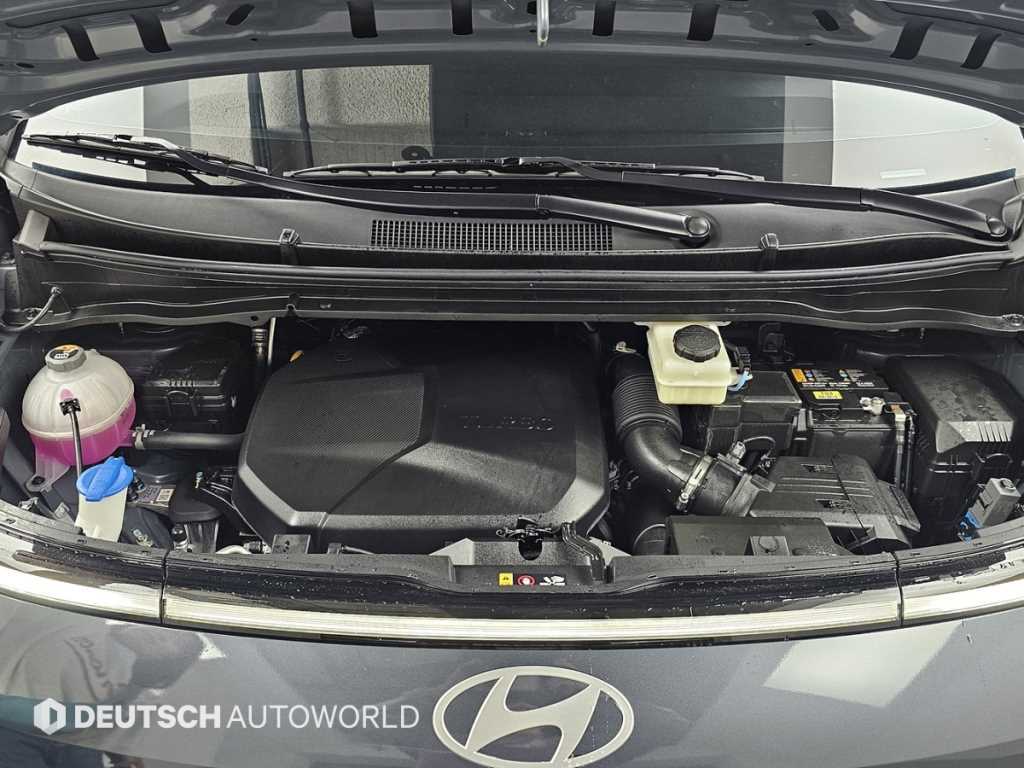 Hyundai Staria 2WD Diesel Cargo Modern 7