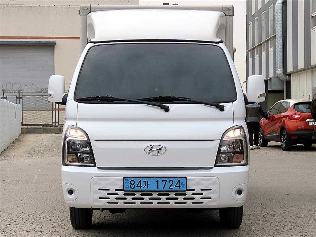 Hyundai Porter 1.0 Ton/ Super Cab/ Long Wheelbase/ Regular 2