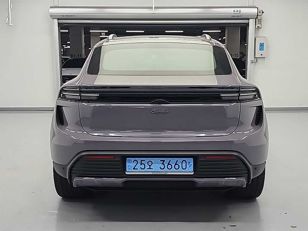 Porsche Macan Turbo 4