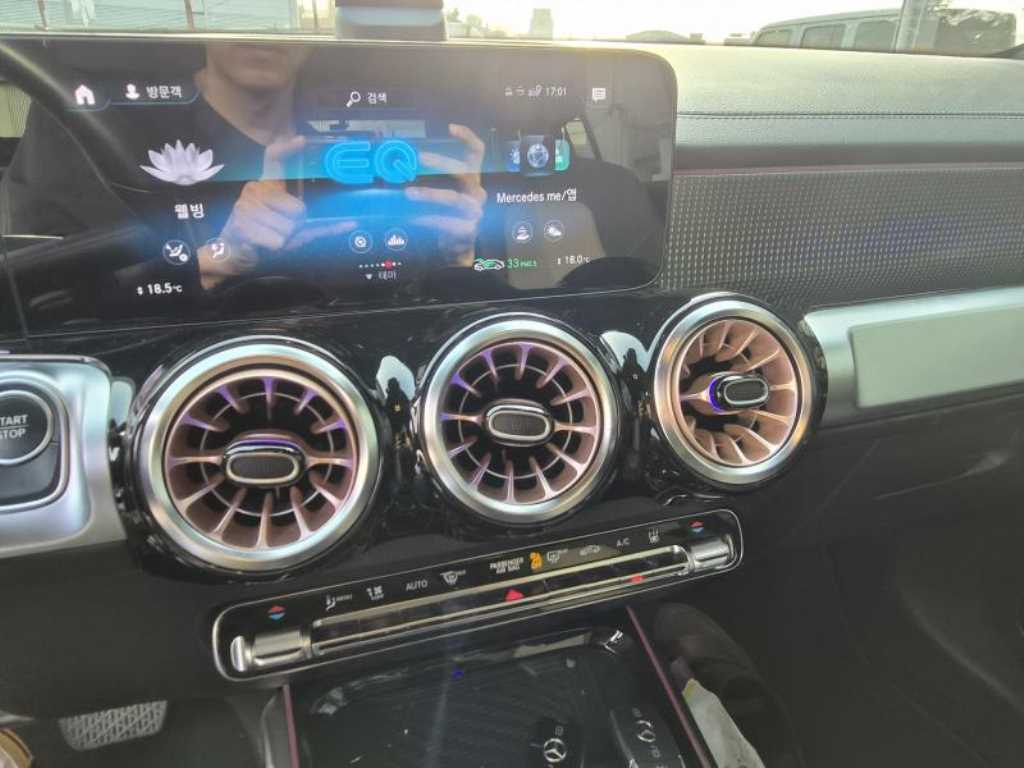 Mercedes-Benz EQB-Class EQB300 4MATIC 9