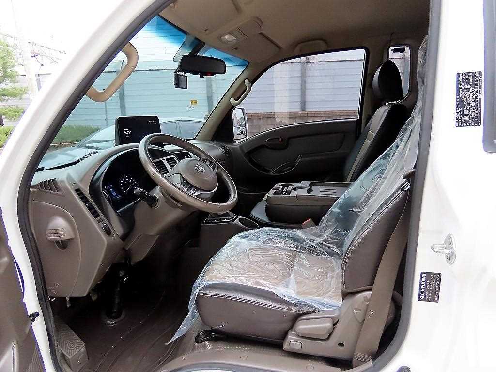 Hyundai Porter 1.0 Ton/ Super Cab/ Long Wheelbase/ Regular 8