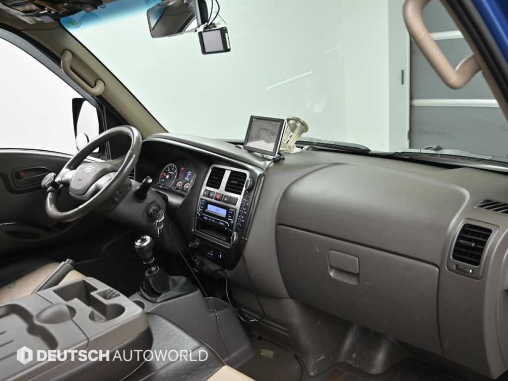 Hyundai Porter 1.0 Ton/ Super Cab/ Long Wheelbase/ CRDi Smart 8