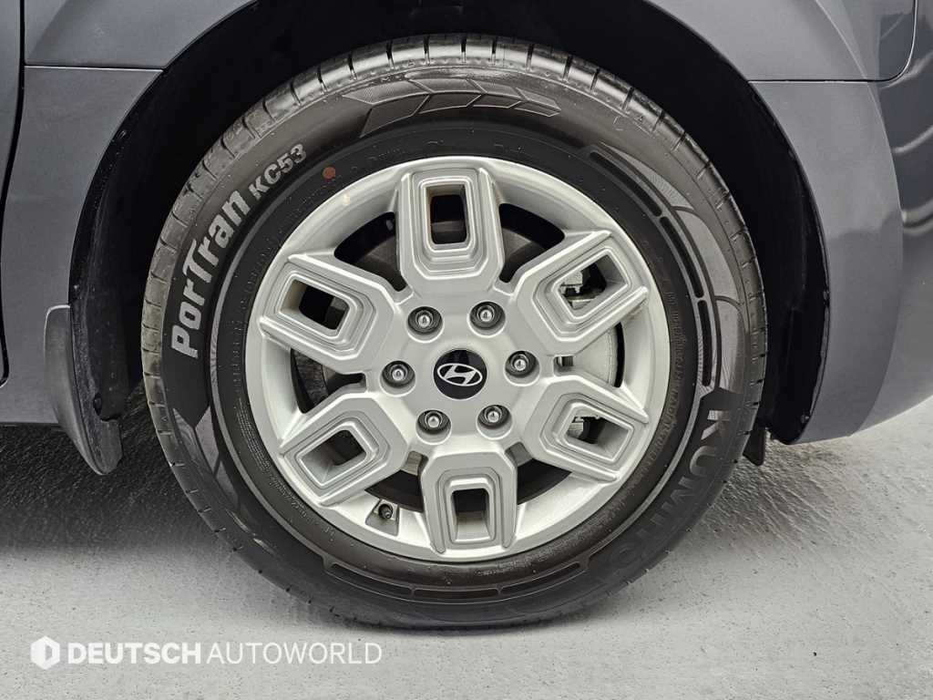 Hyundai Staria 2WD Diesel Cargo Modern 6