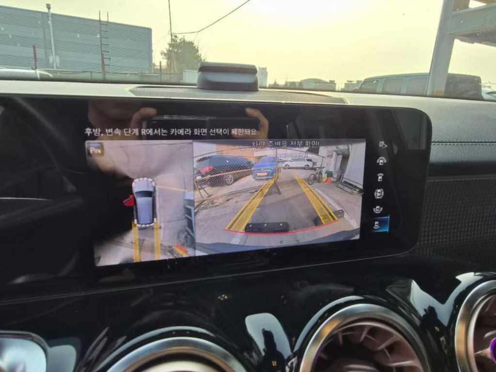 Mercedes-Benz EQB-Class EQB300 4MATIC 10