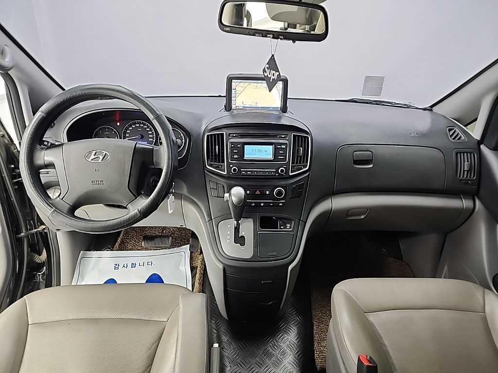 Hyundai Starex 2WD Van Style 8