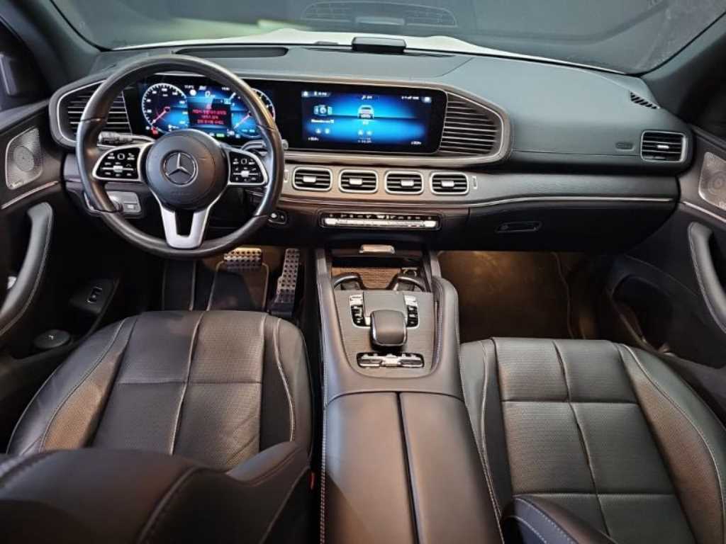 Mercedes-Benz E-Class E300 4MATIC Exclusive 6