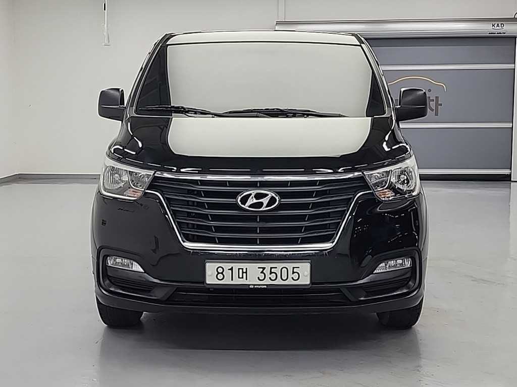 Hyundai Starex 2WD Van Style 3