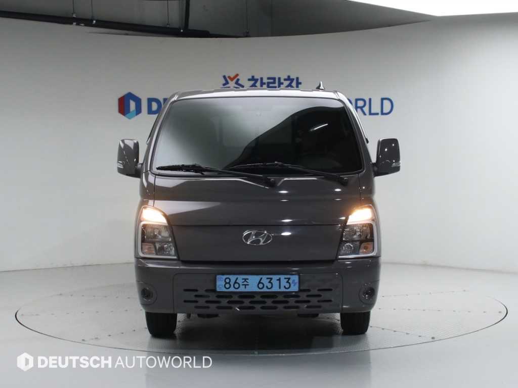 Hyundai Porter 1.0 Ton/ Super Cab/ Long Wheelbase/ Premium Special 4