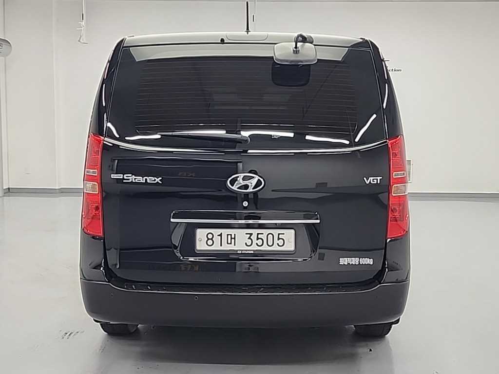 Hyundai Starex 2WD Van Style 4