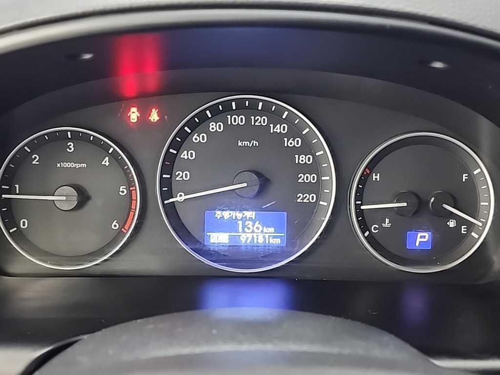 Hyundai Starex 2WD Van Style 7