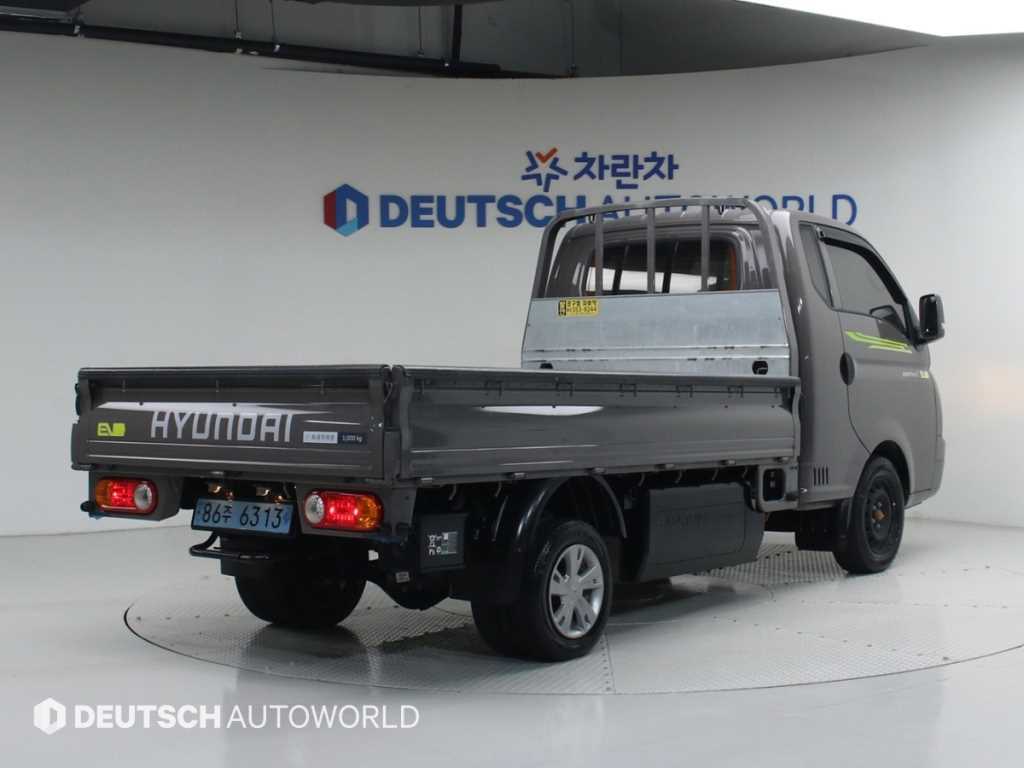 Hyundai Porter 1.0 Ton/ Super Cab/ Long Wheelbase/ Premium Special 3