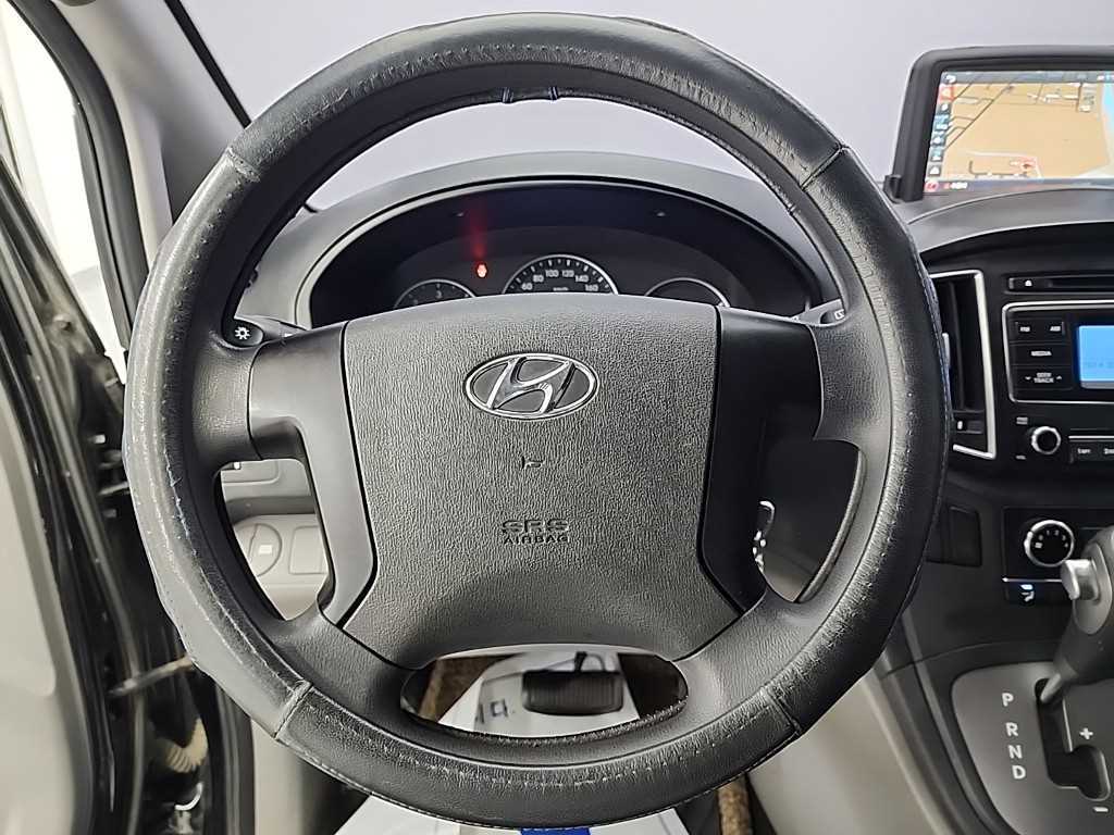 Hyundai Starex 2WD Van Style 10