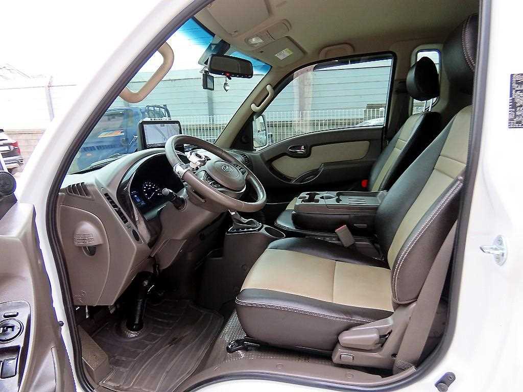 Hyundai Porter 1.0 Ton/ Super Cab/ Long Wheelbase 8