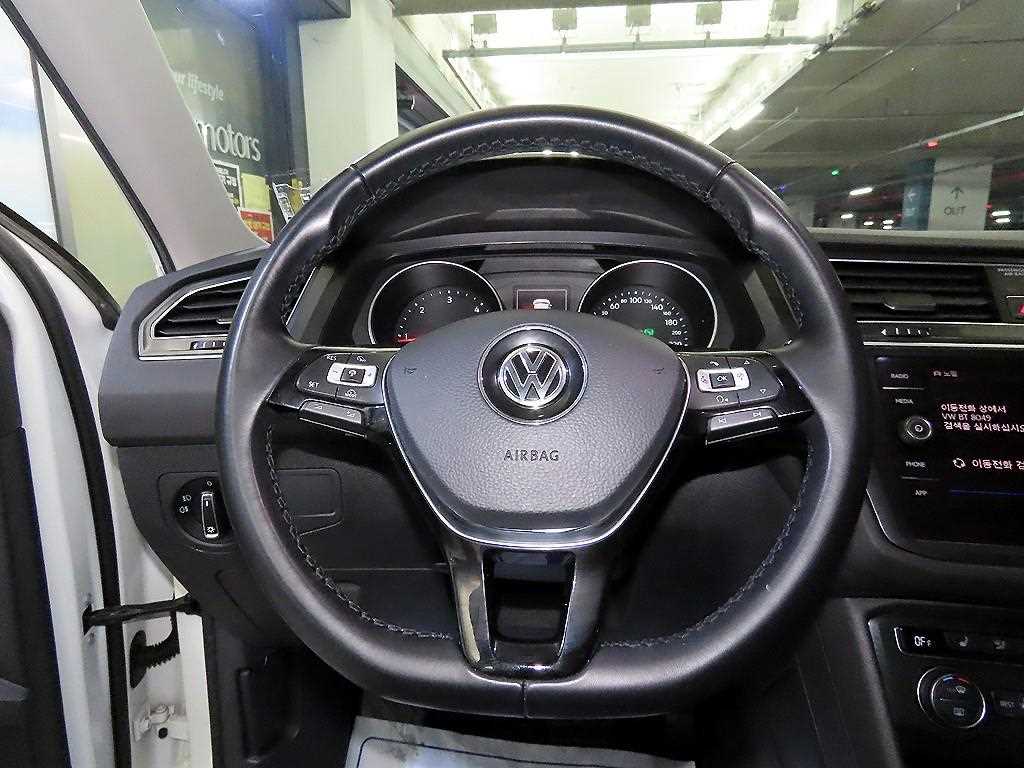 Volkswagen Tiguan 2.0 TDI Premium 9