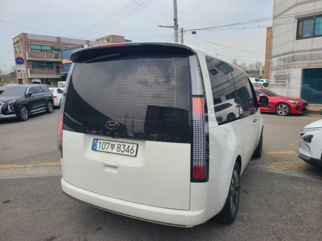 Hyundai Staria 2WD Diesel Lounge Inspiration 5