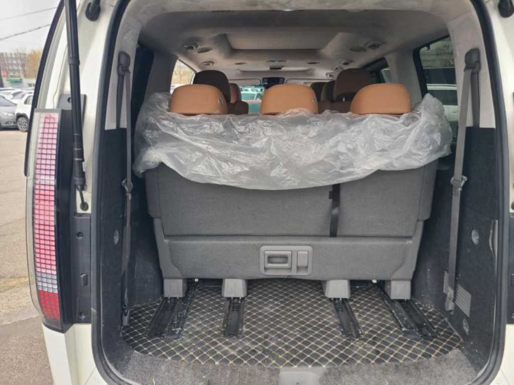 Hyundai Staria 2WD Diesel Lounge Inspiration 6