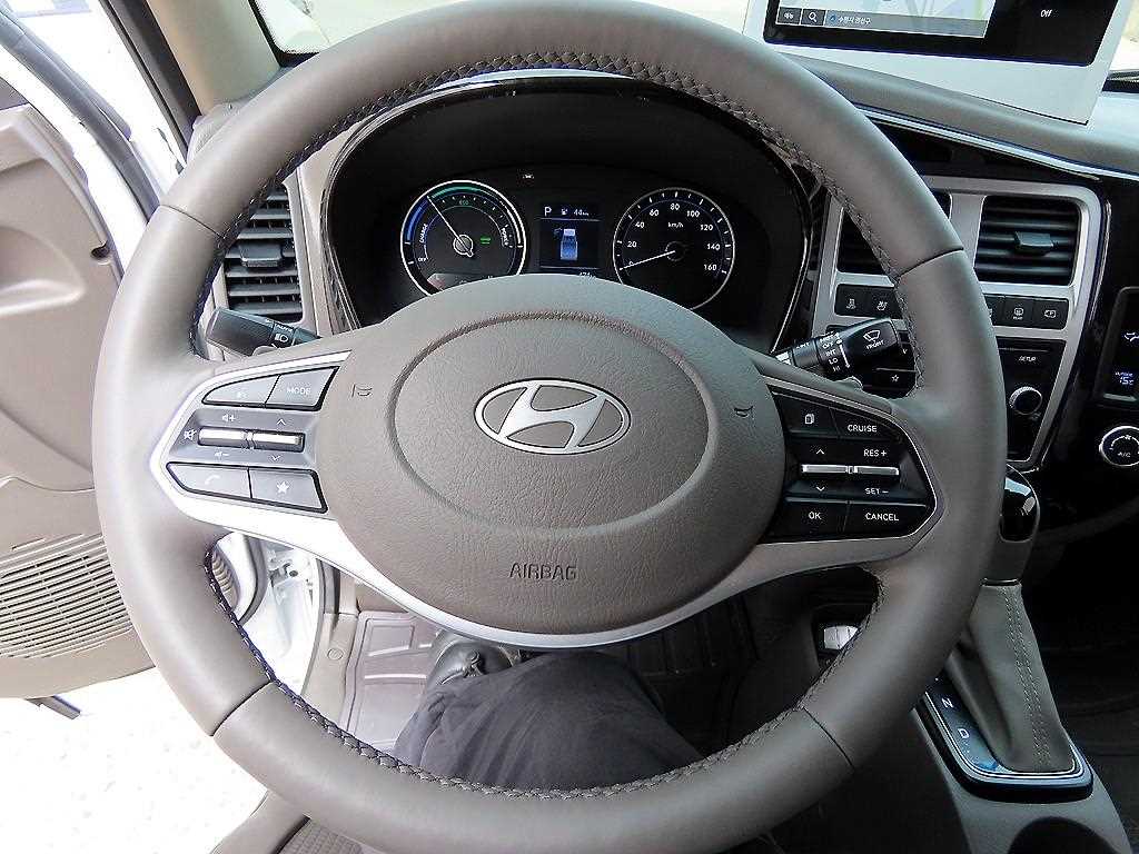 Hyundai Porter 1.0 Ton/ Super Cab/ Long Wheelbase 10