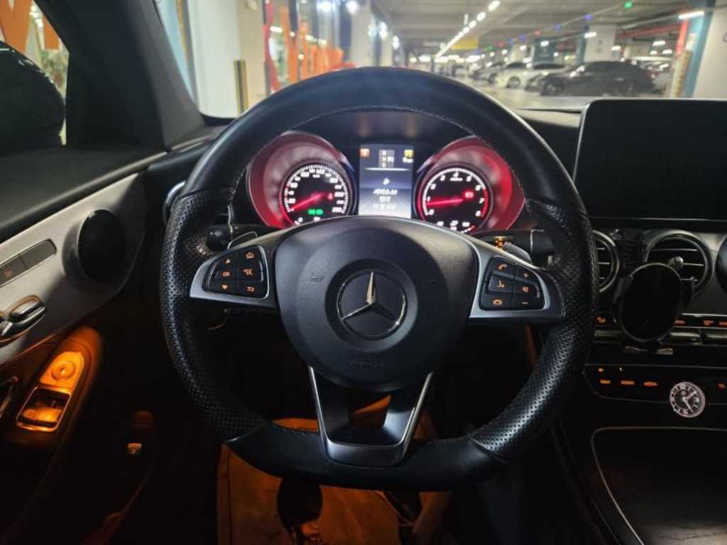 Mercedes-Benz C-Class C200 Coupe 8