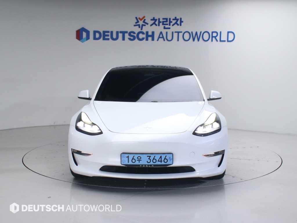 Tesla Model 3 Long Range 4