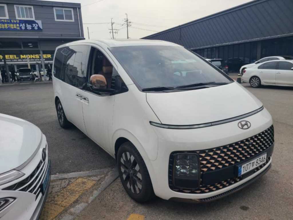 Hyundai Staria 2WD Diesel Lounge Inspiration 3