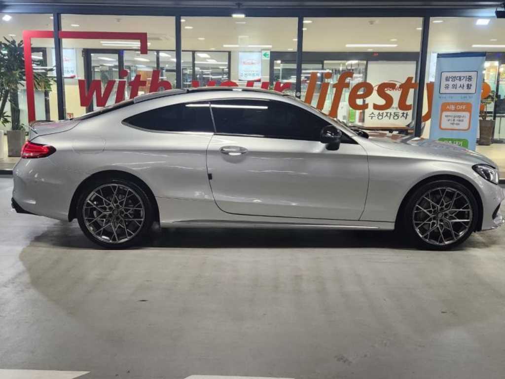 Mercedes-Benz C-Class C200 Coupe 4