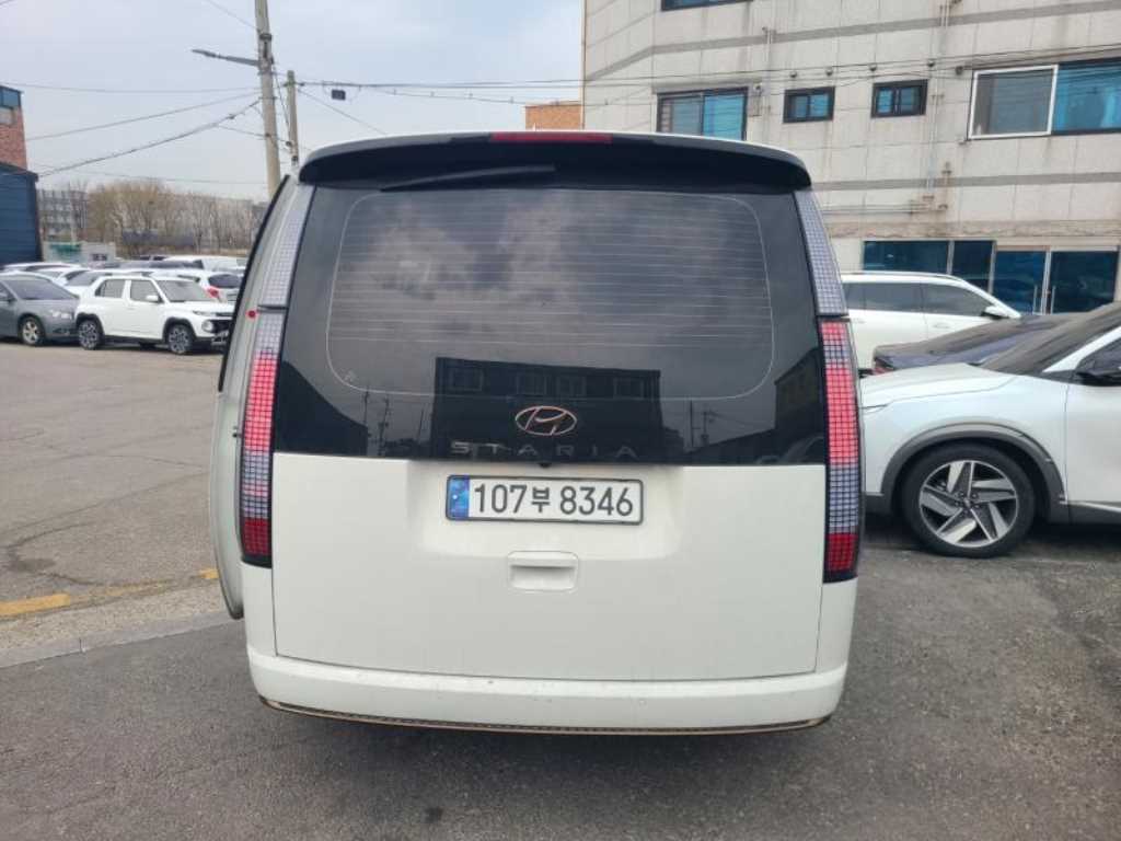 Hyundai Staria 2WD Diesel Lounge Inspiration 4